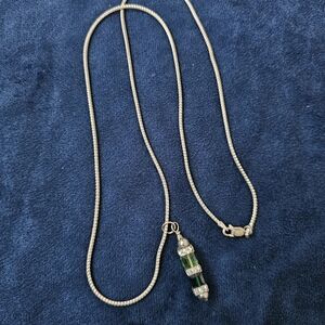 Elegant Green and Silver Pendant Necklace